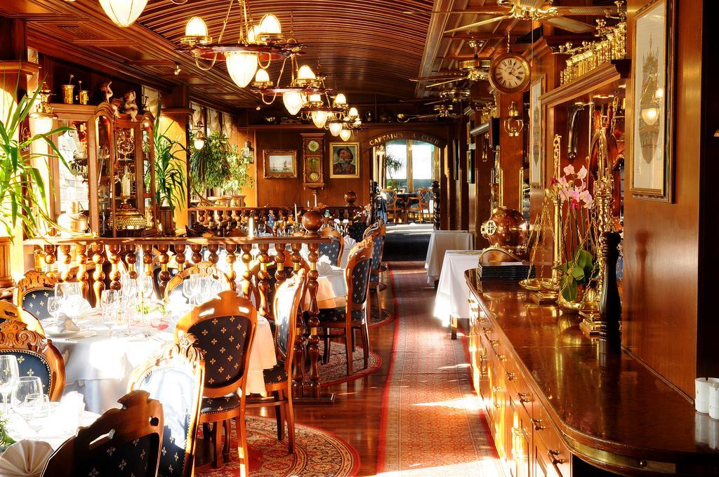 Admiral Botel Prag