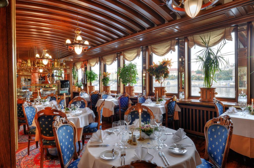 Admiral Botel Prag